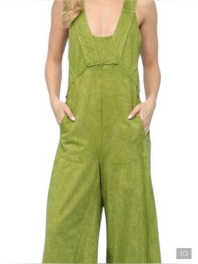 NWT Bluevelvet Chic Wide-Leg Sleeveless Jumpsuit